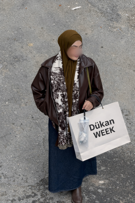 تنسيقة تنورة جينز+جكيت جلد