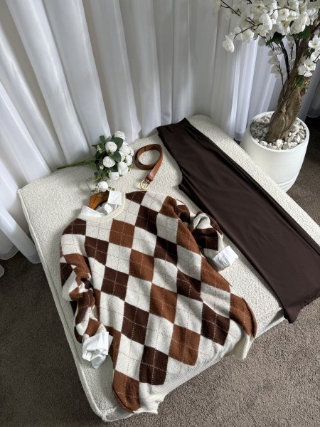 تنسيقة بقلاوة خريفية بلوز+قميص+بنطلون قماش+قشاط