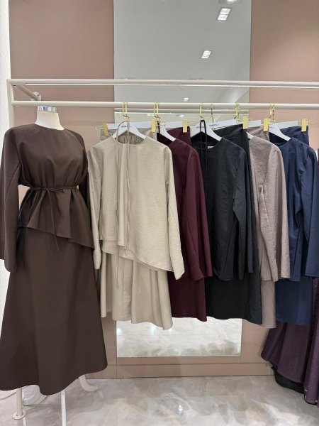 طقم تنورة بلوز مايلة 9873