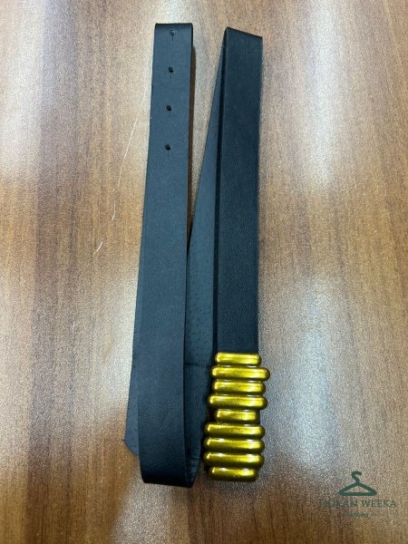 اسود مع ذهبي