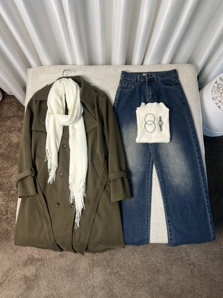 تنسيقة ترانش + بنطلون + سكارف + توب