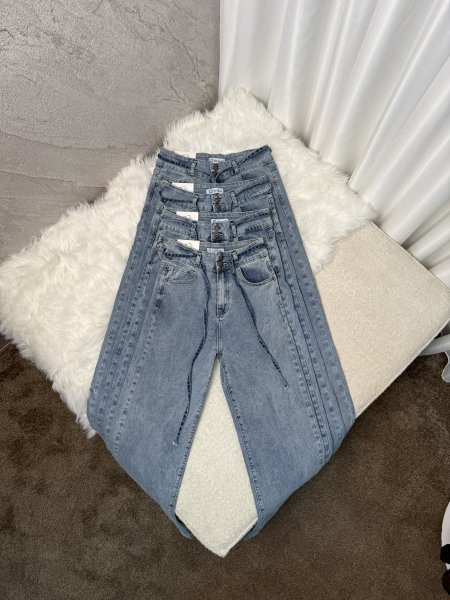 جينز لايكرا ستريت مع حزام